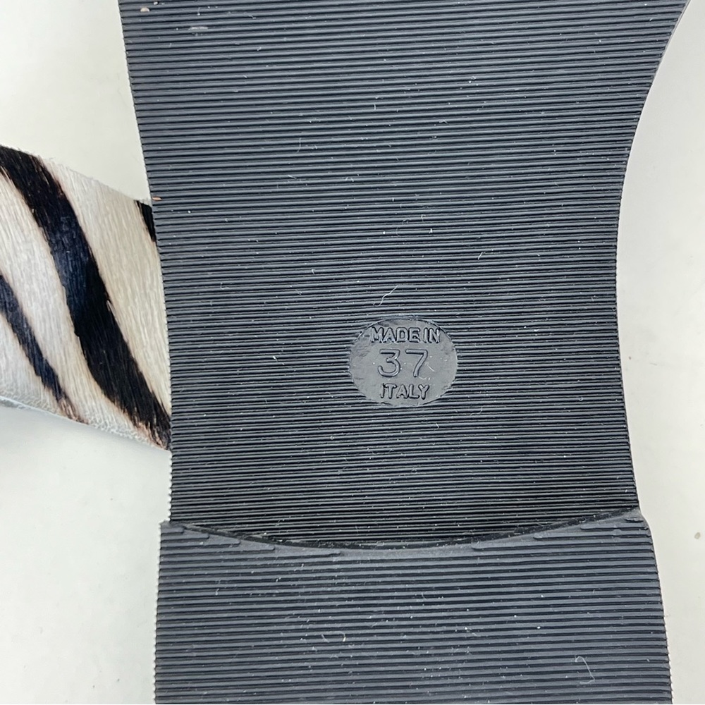♦️SOLD♦️JOIE Bannison Zebra Black White Cowhide Leather Slip On Mules Flat Sanda - Picture 11 of 12